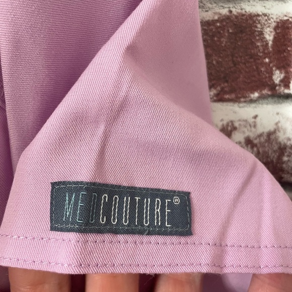Med Couture Lilac V-Neck Shirttail Women's SCRUBS top - Picture 3 of 13